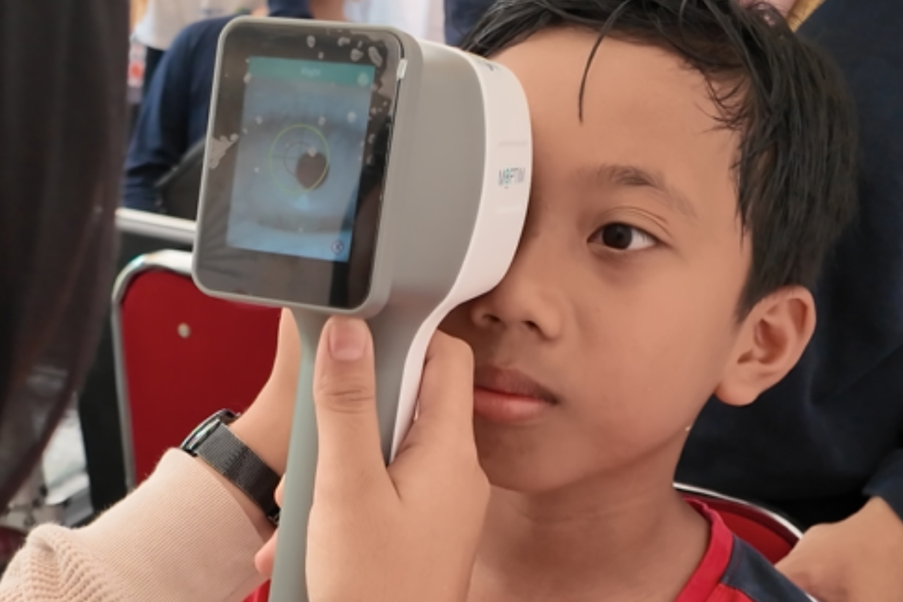 Kolaborasi Lintas Sektor Periksa Mata 1.091 Anak di Jawa Timur